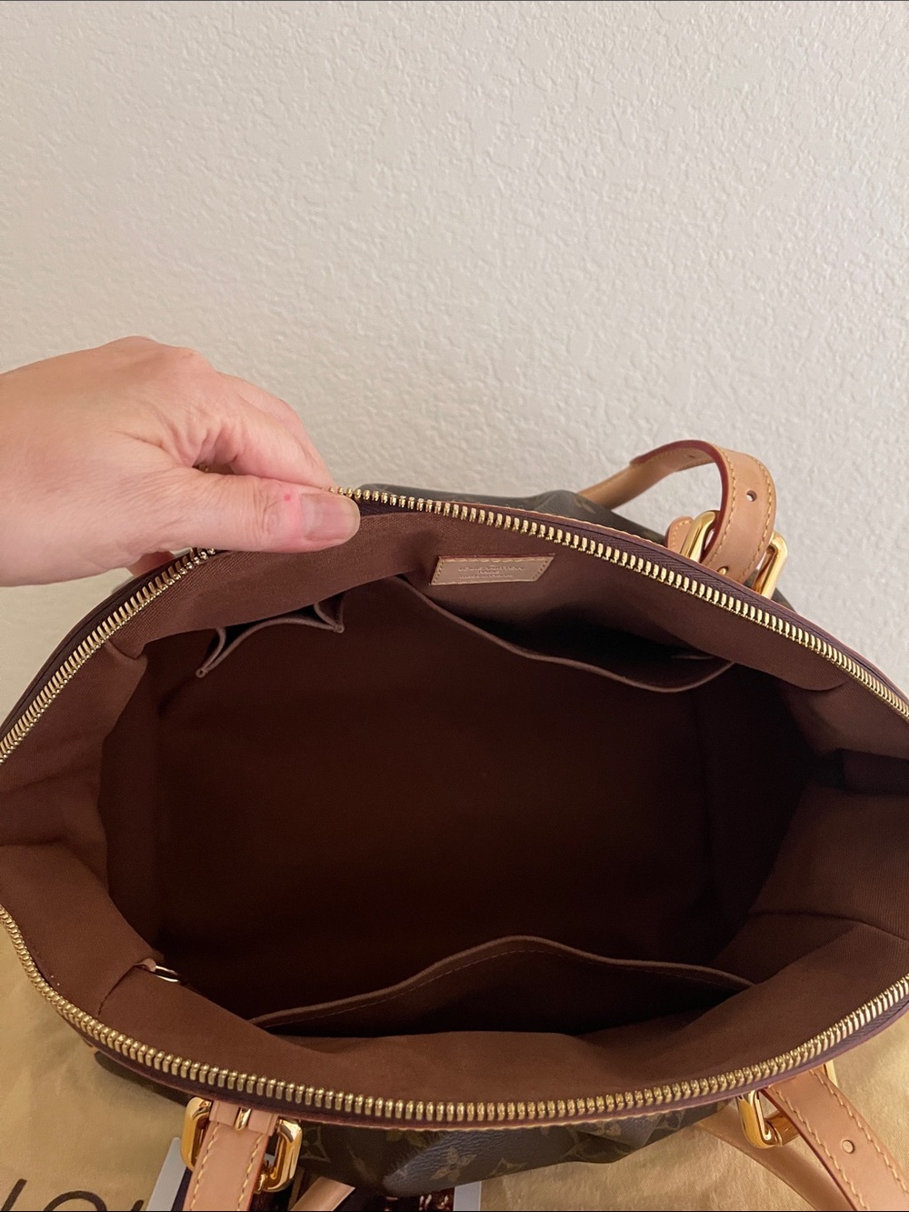 LOUIS VUITTON TIVOLI GM BAG
AUTHENTIC - Picture 16 of 17